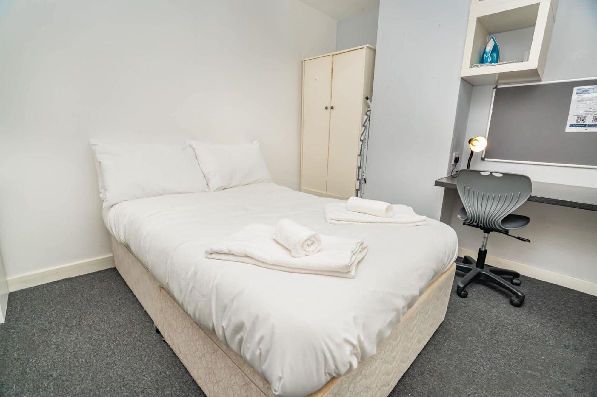 Comfortable Budget In Centre Apartment *